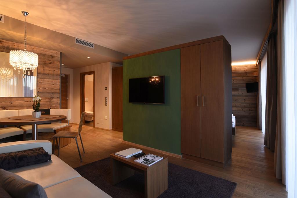 ALIA appartements&wellness Algund Buitenkant foto